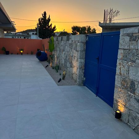 Cora May Central Villa With Private Pool 200M To The Beach Faliraki Bagian luar foto