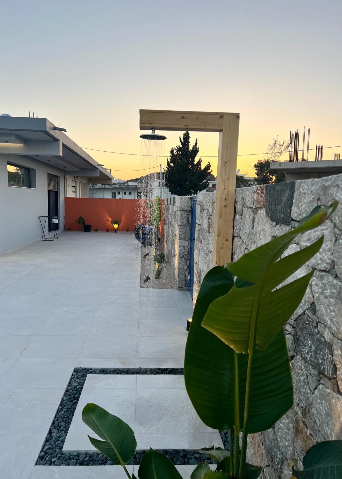Cora May Central Villa With Private Pool 200M To The Beach Faliraki Bagian luar foto